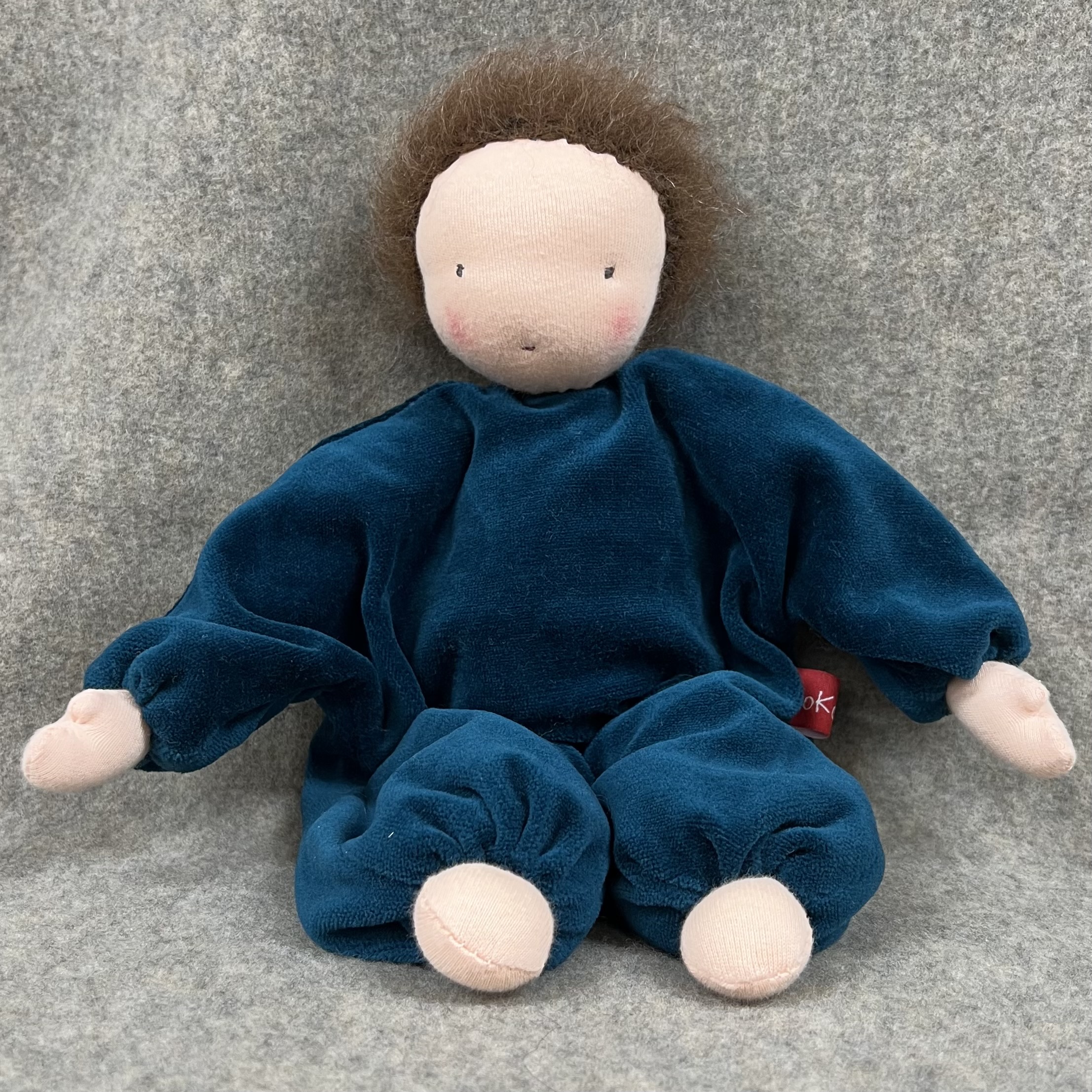 Waldorfdocka - handgjord overalldocka KoKoBello - mörkt turkos 30 cm - 7