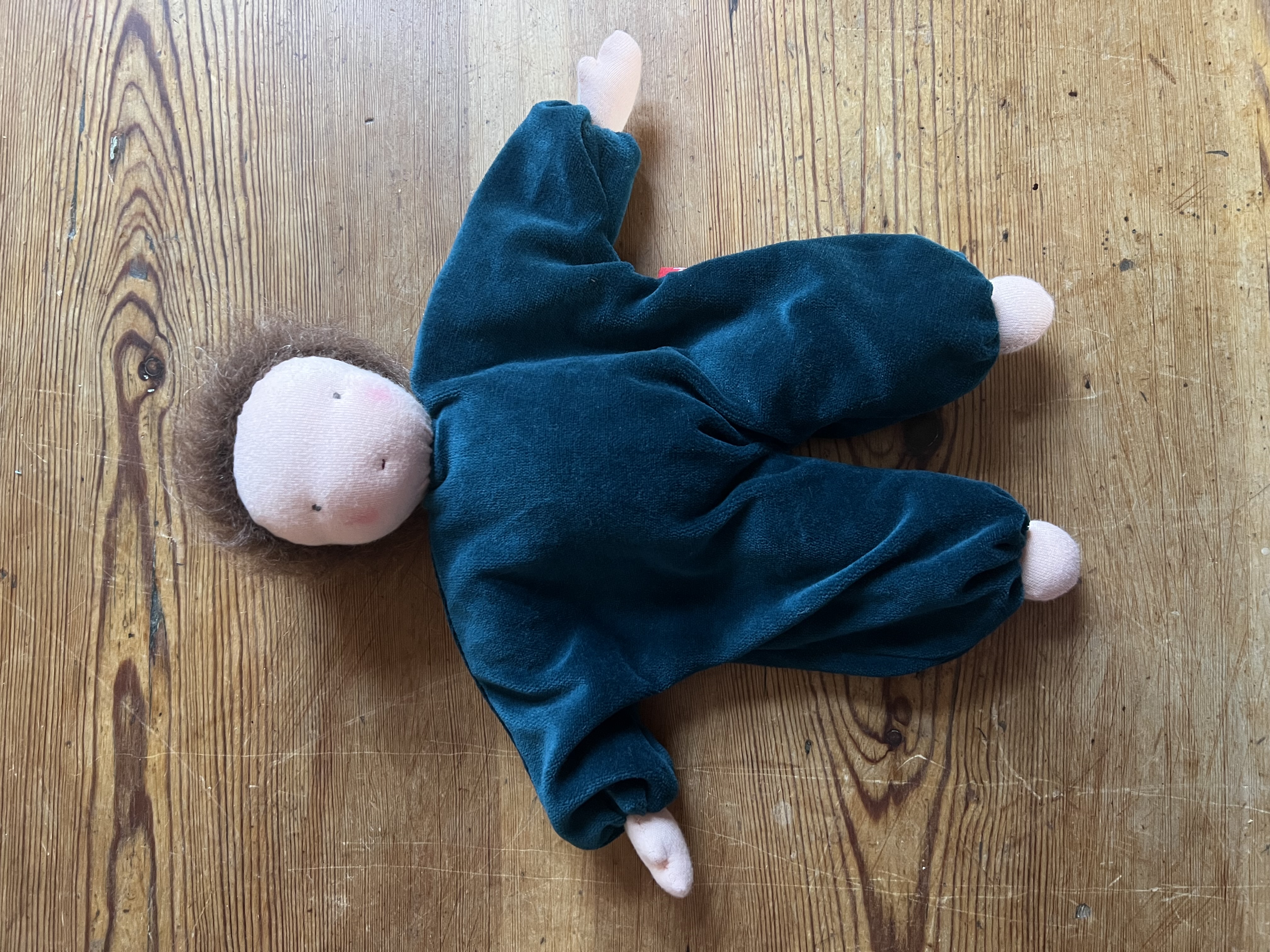 Waldorfdocka - handgjord overalldocka KoKoBello - mörkt turkos 30 cm - 2