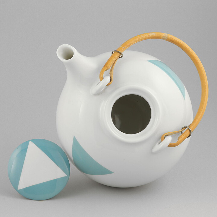 Inger Persson (Stream 1986) White Swelling Teapot with Blue Decor 19/12 cm
