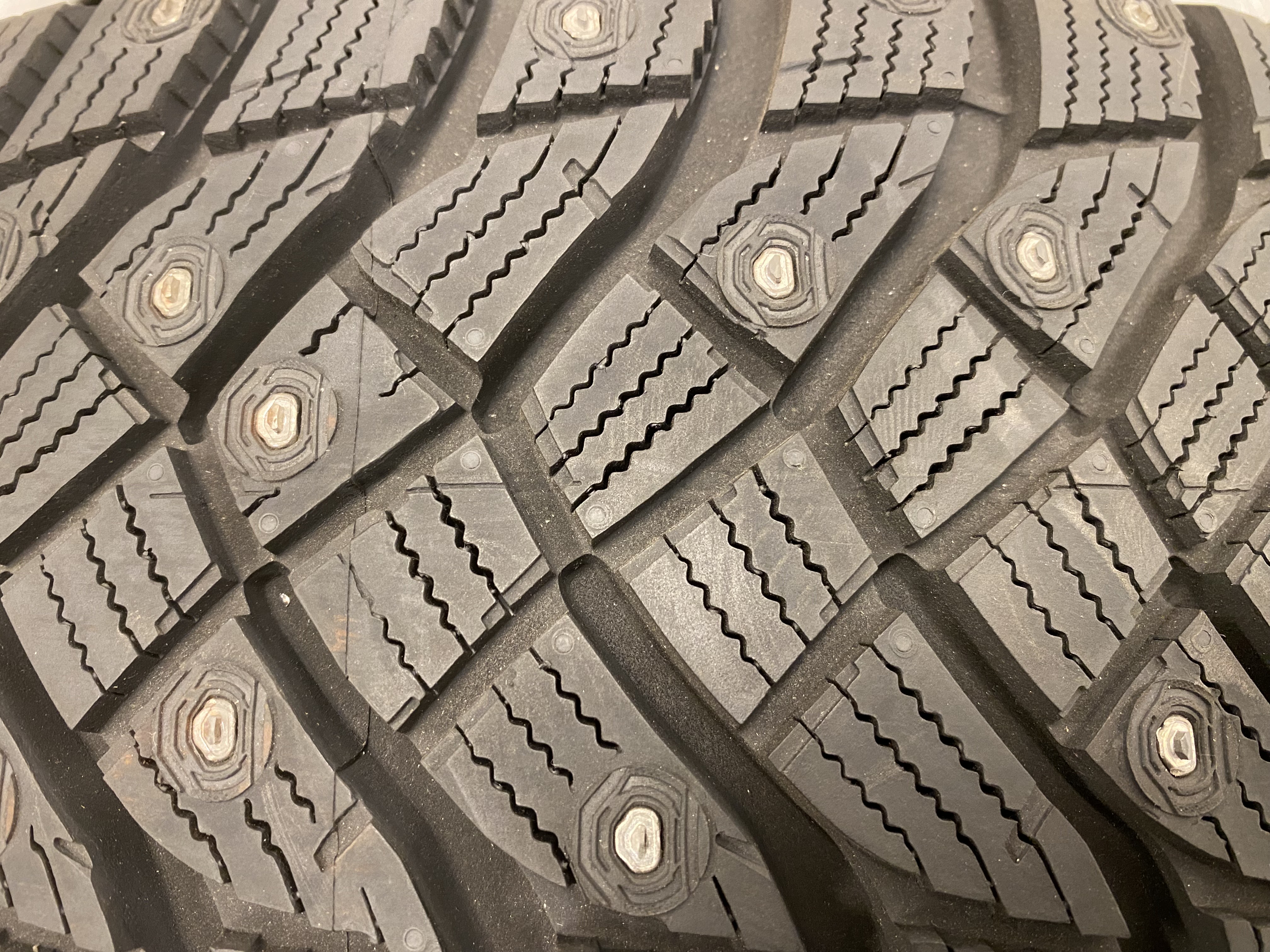 KAMPANJ | 2 st | NYA Däck DUBB | 205/60 R16 96T XL Goodyear Ultra Grip Arctic 2 | V39-2022 | 8|8 mm - 2
