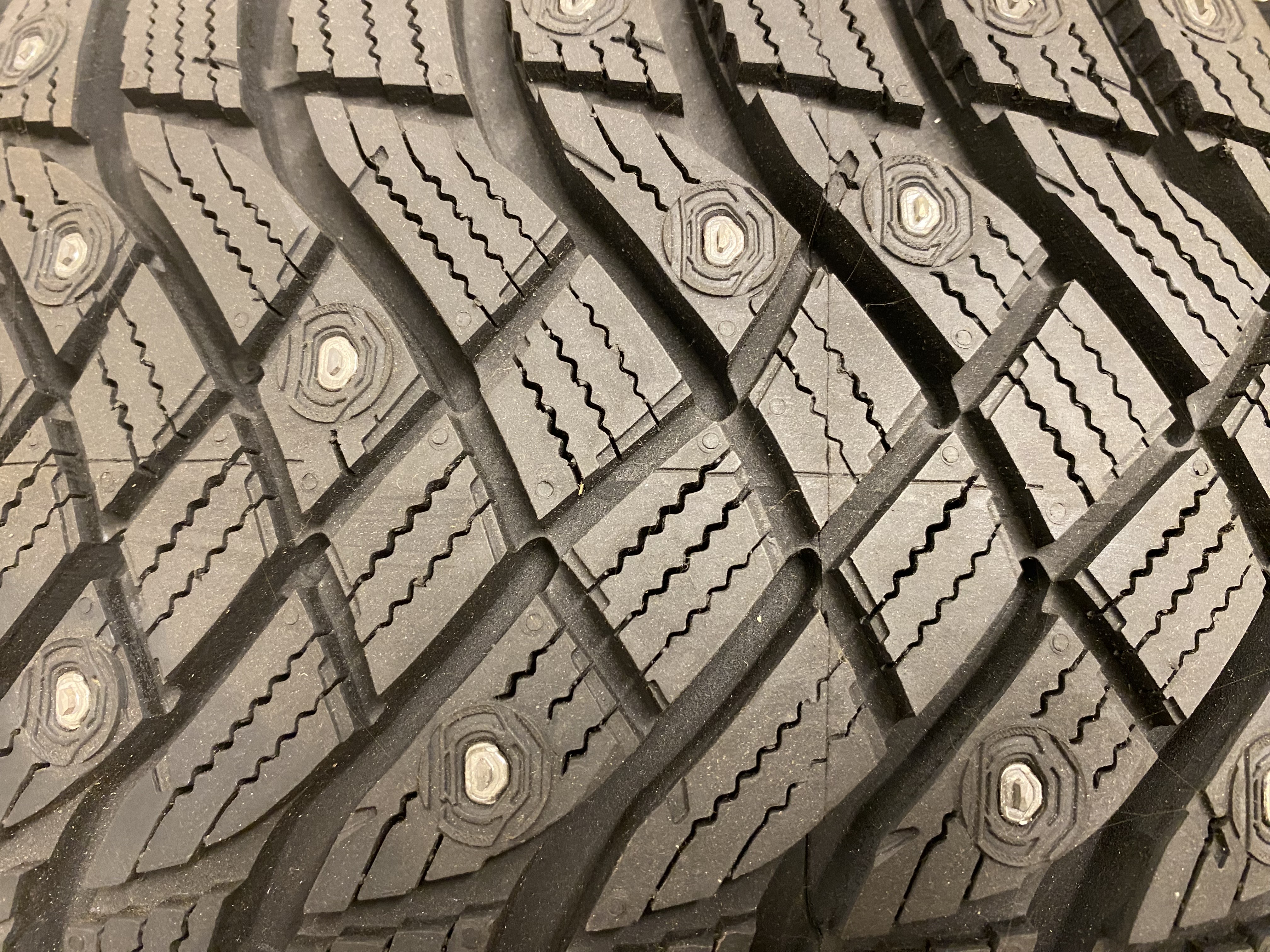 KAMPANJ | 2 st | NYA Däck DUBB | 205/60 R16 96T XL Goodyear Ultra Grip Arctic 2 | V39-2022 | 8|8 mm - 3