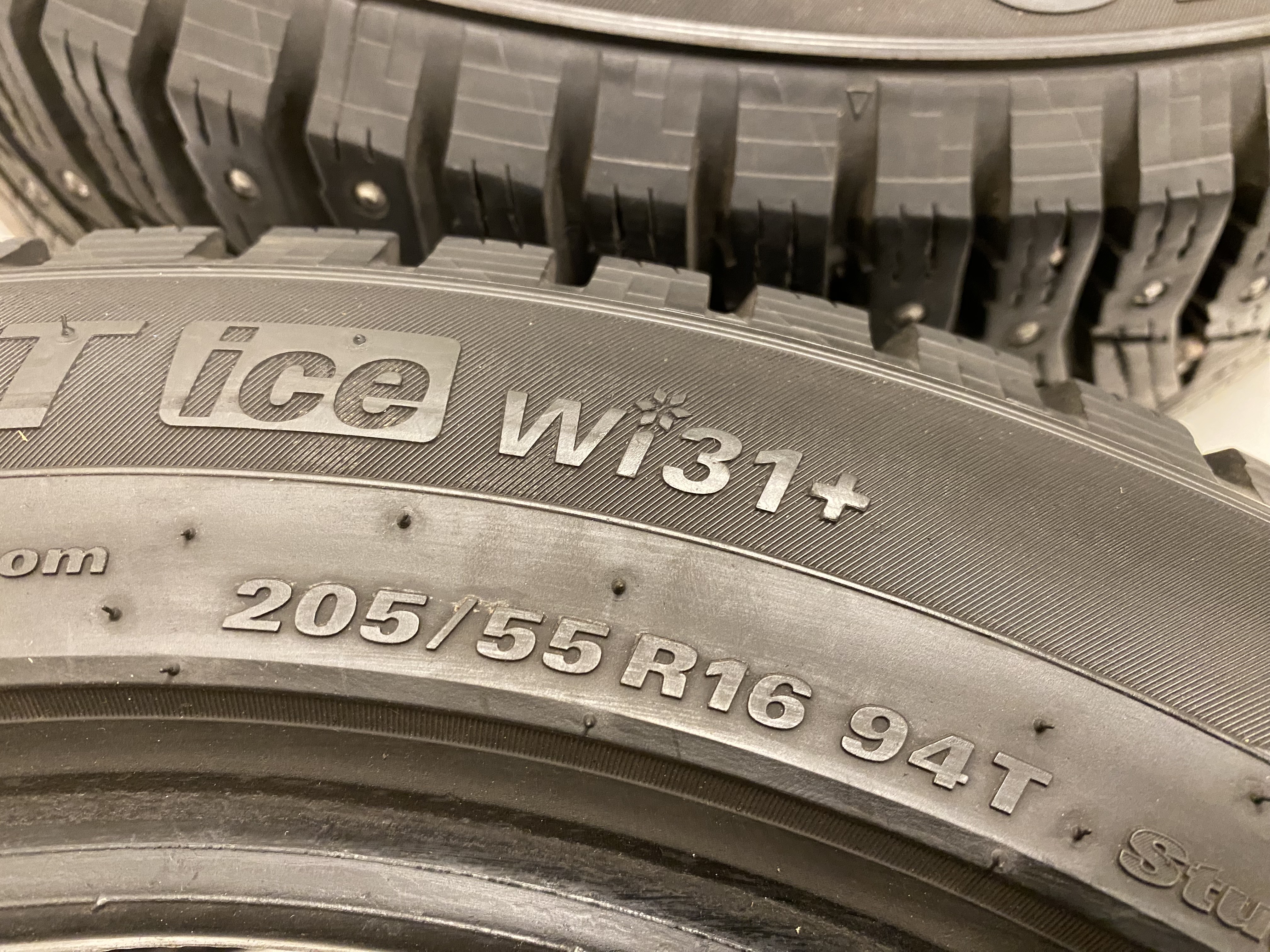 16" BEGAGNADE VINTERDÄCK DUBB | 2 st 205/55 R16 94T XL Kumho Winter Craft Ice Wi31+ | V26-2020 | 8|8 mm | Z-2 - 5