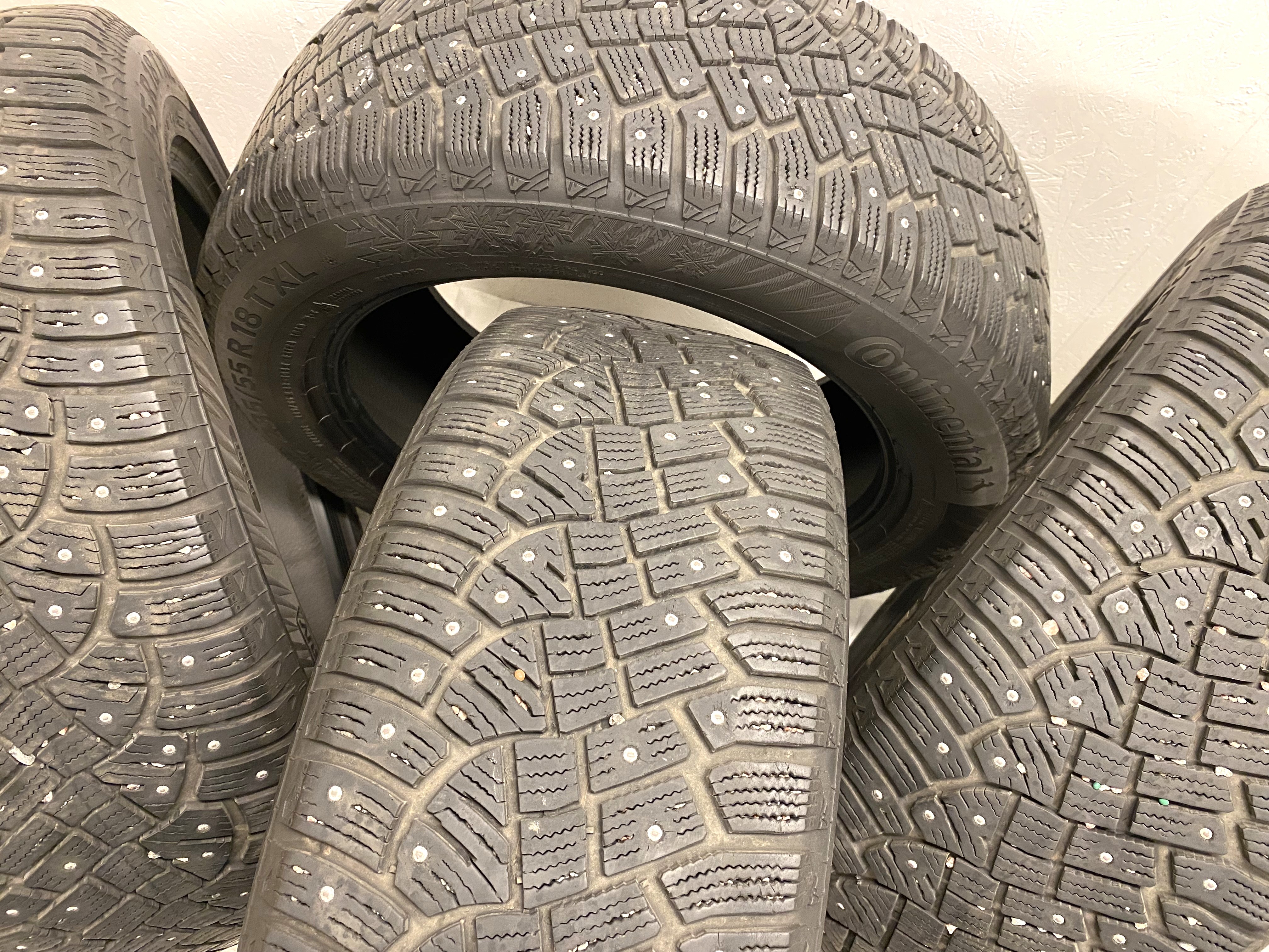 18" BEGAGNADE VINTERDÄCK DUBB | 4 st 235/55 R18 104T XL Continental Ice Contact 2 | V48-2019 | 6|6|5.5|5.5 mm | Z-1 - 2