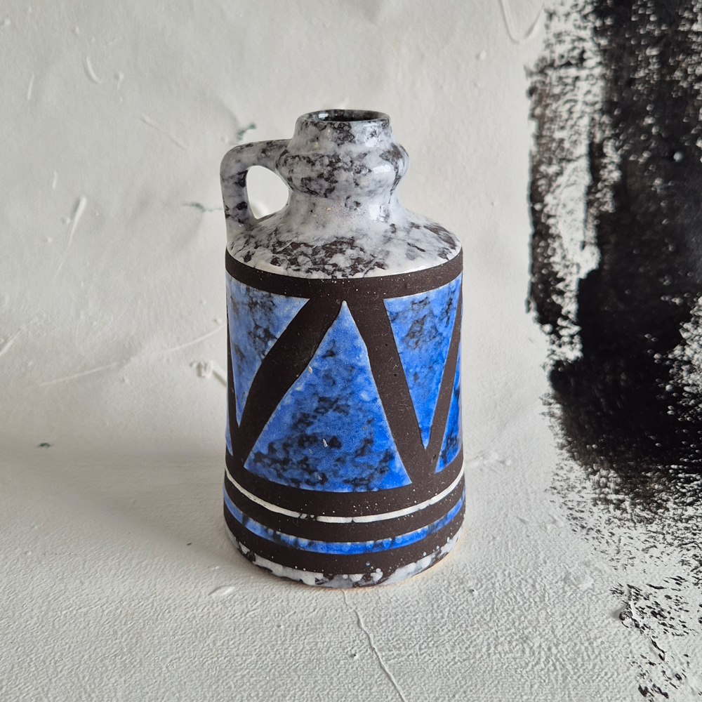 vintage VAS med hänkel, brun/blå/vitspräcklig glasyr, Strehla keramik, h 12,5 cm - 2