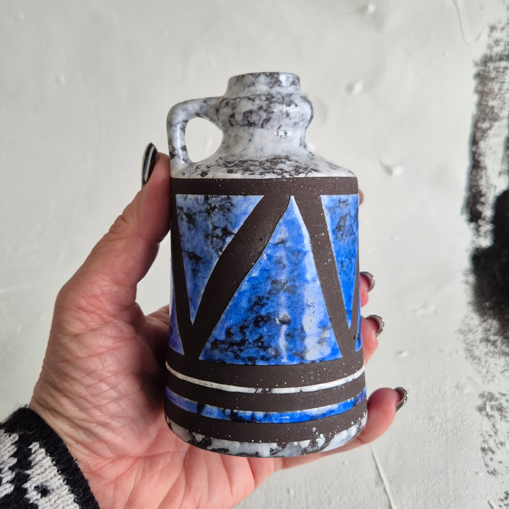 vintage VAS med hänkel, brun/blå/vitspräcklig glasyr, Strehla keramik, h 12,5 cm - 4