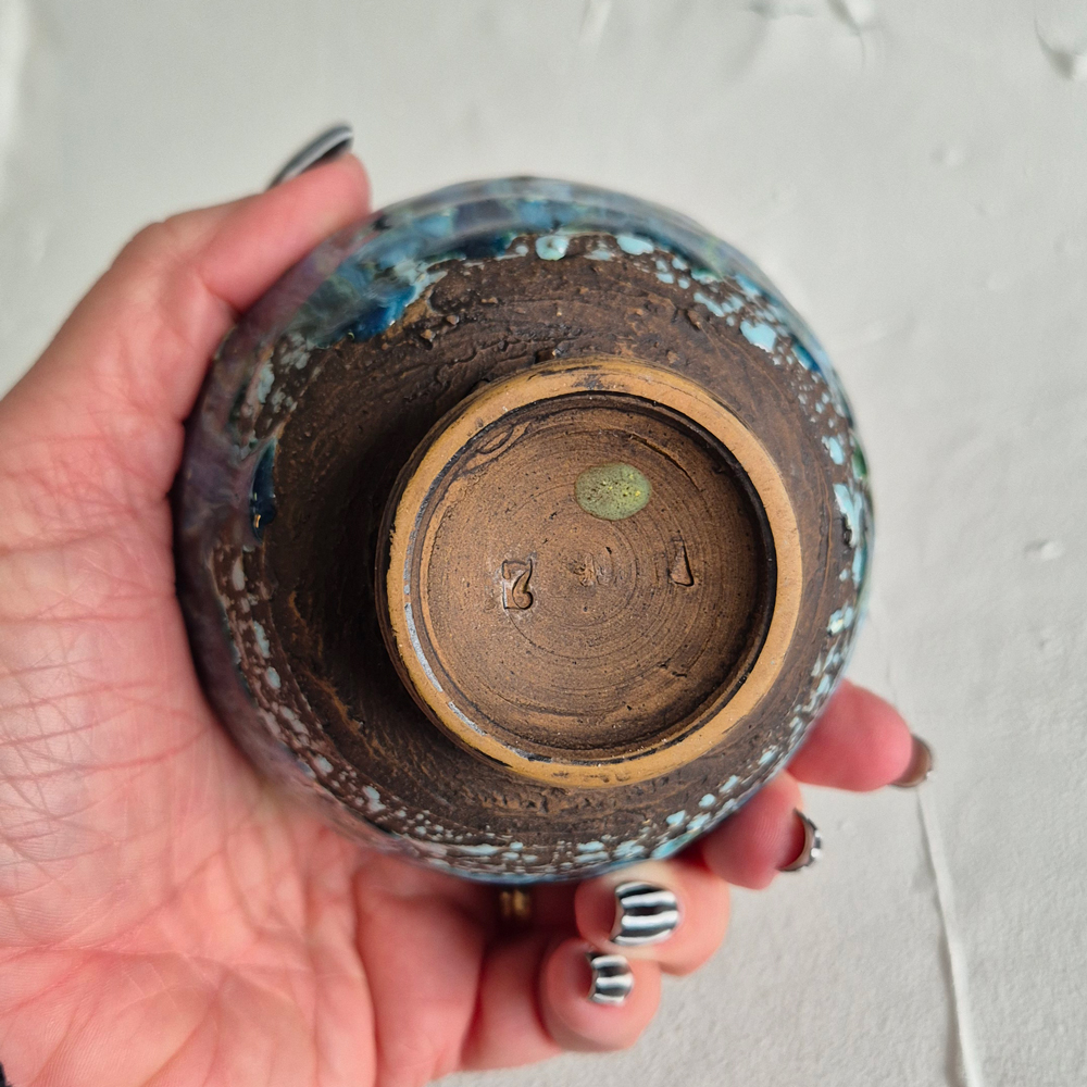 vintage SKÅL med tjock glasyr i blå-grönt, brun lera, h 5,7 cm - 6
