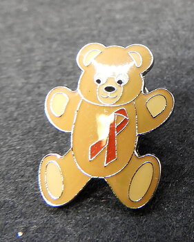Pin Teddybjörn med rött band