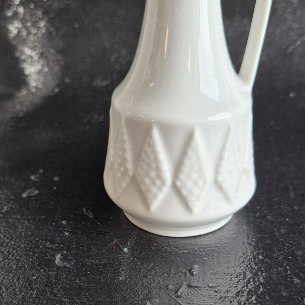 vintage VAS med hänkel i vitt porslin, Bavaria Creidlitz, h 15,3 cm - 4