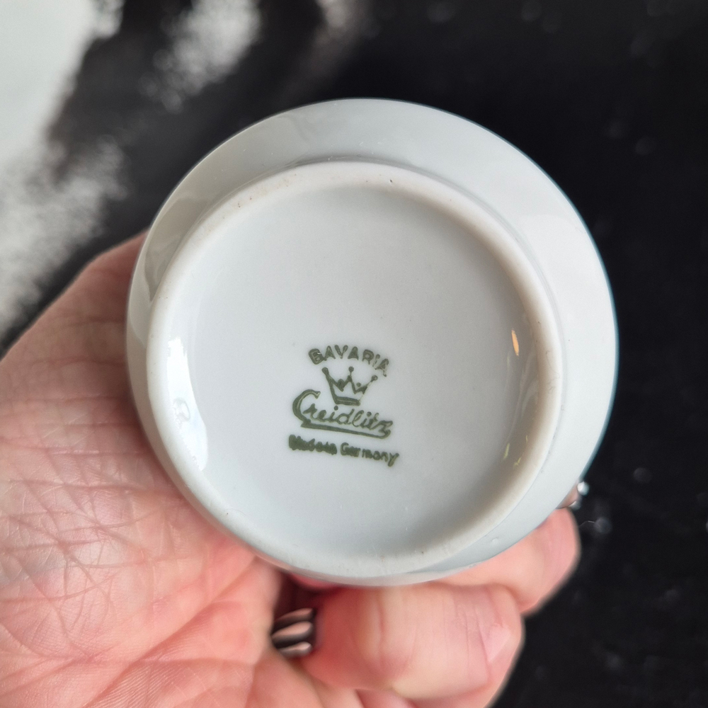 vintage VAS med hänkel i vitt porslin, Bavaria Creidlitz, h 15,3 cm - 8