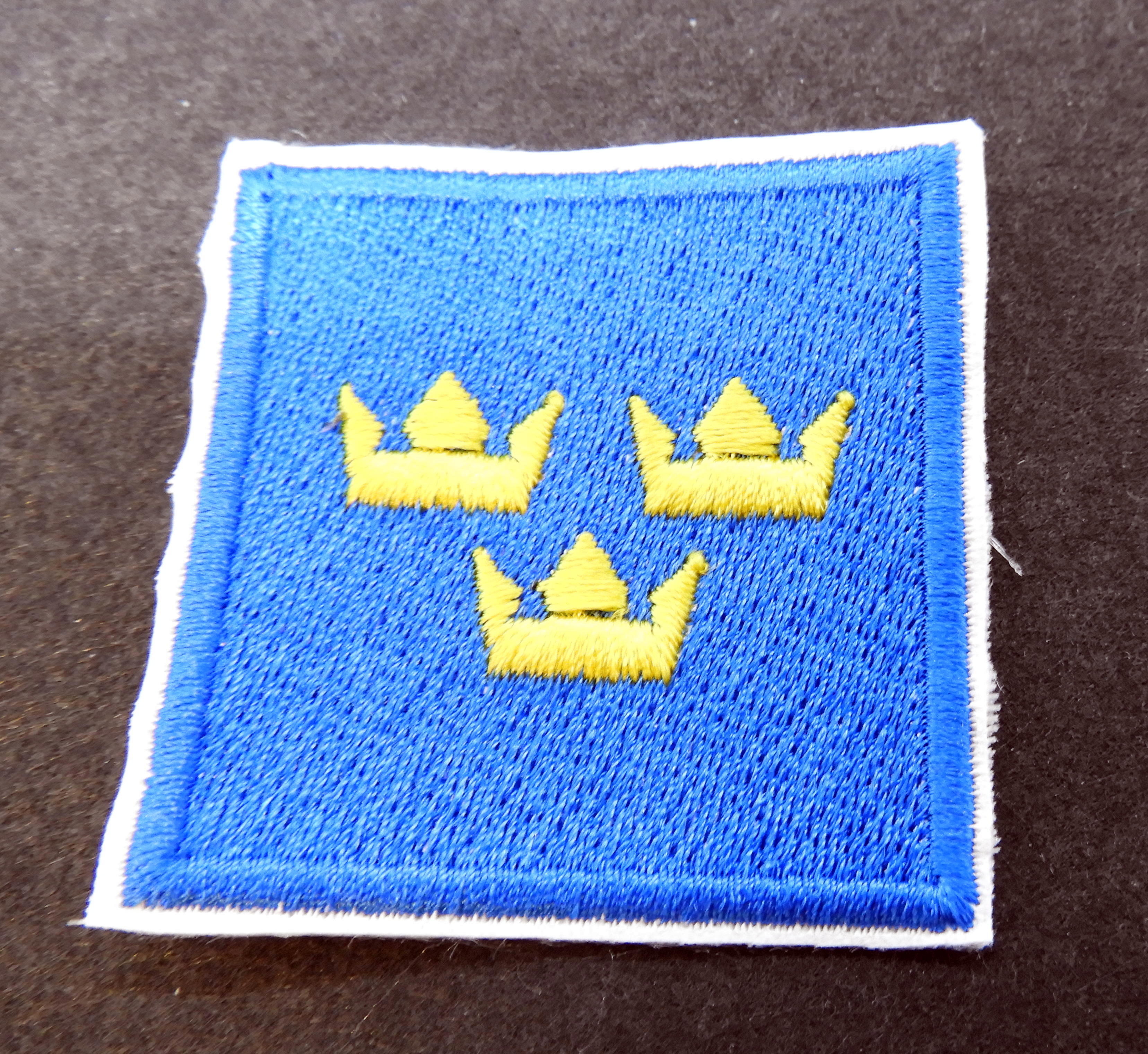 Broderad kvadratisk märke  Tre Kronor small