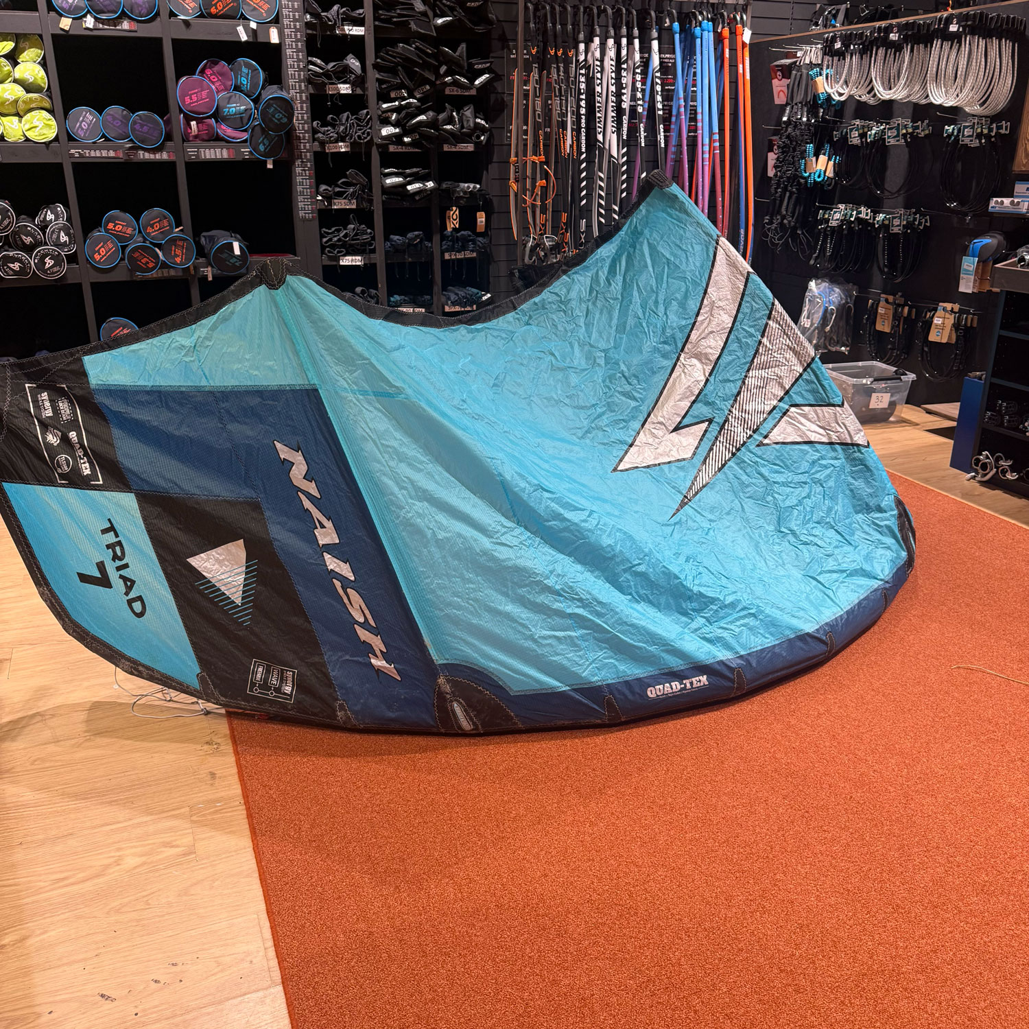 Begagnad Kite Naish Triad 7 kvm 2025 - 2