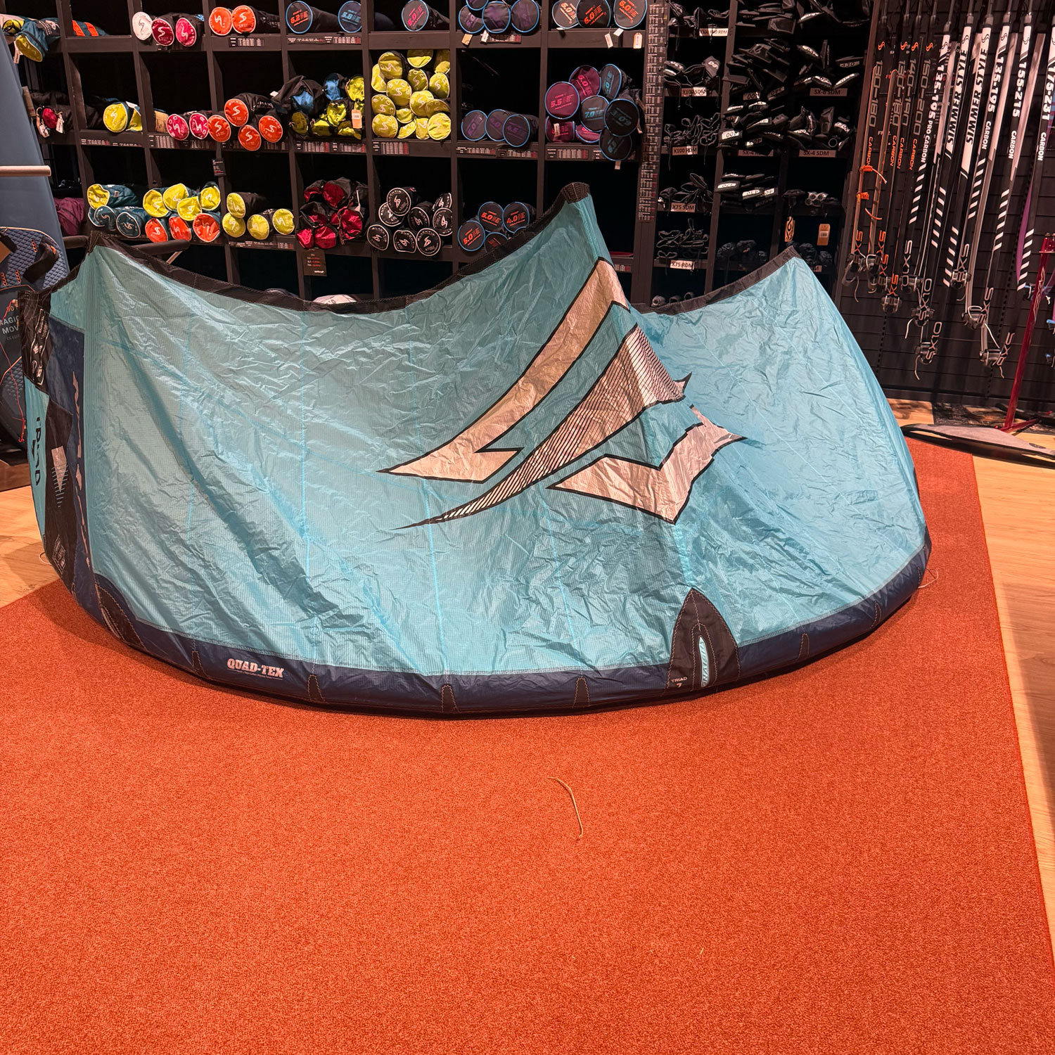 Begagnad Kite Naish Triad 7 kvm 2025