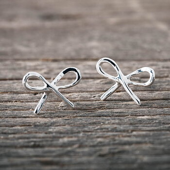 by Faith Örhänge silver liten rosett