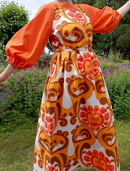 Nysydd klänning i stormönstrat vintagetyg 60/70tal orange storlek M-L, Ny Makiato