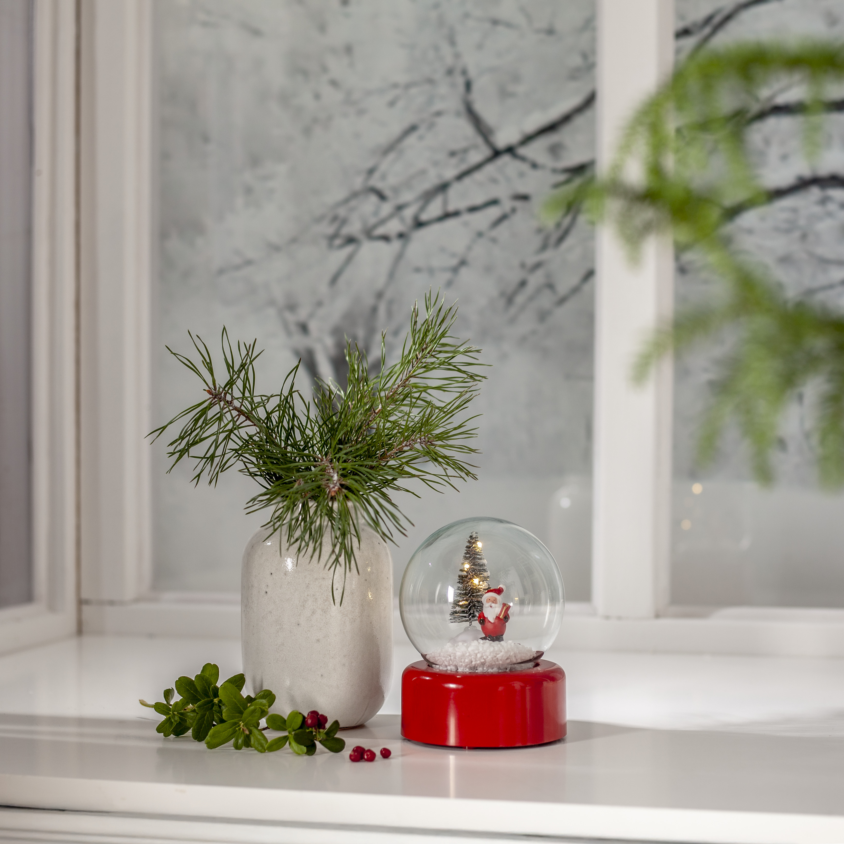 Indoor decoration Play - Battery operated Snow Globe - Red
