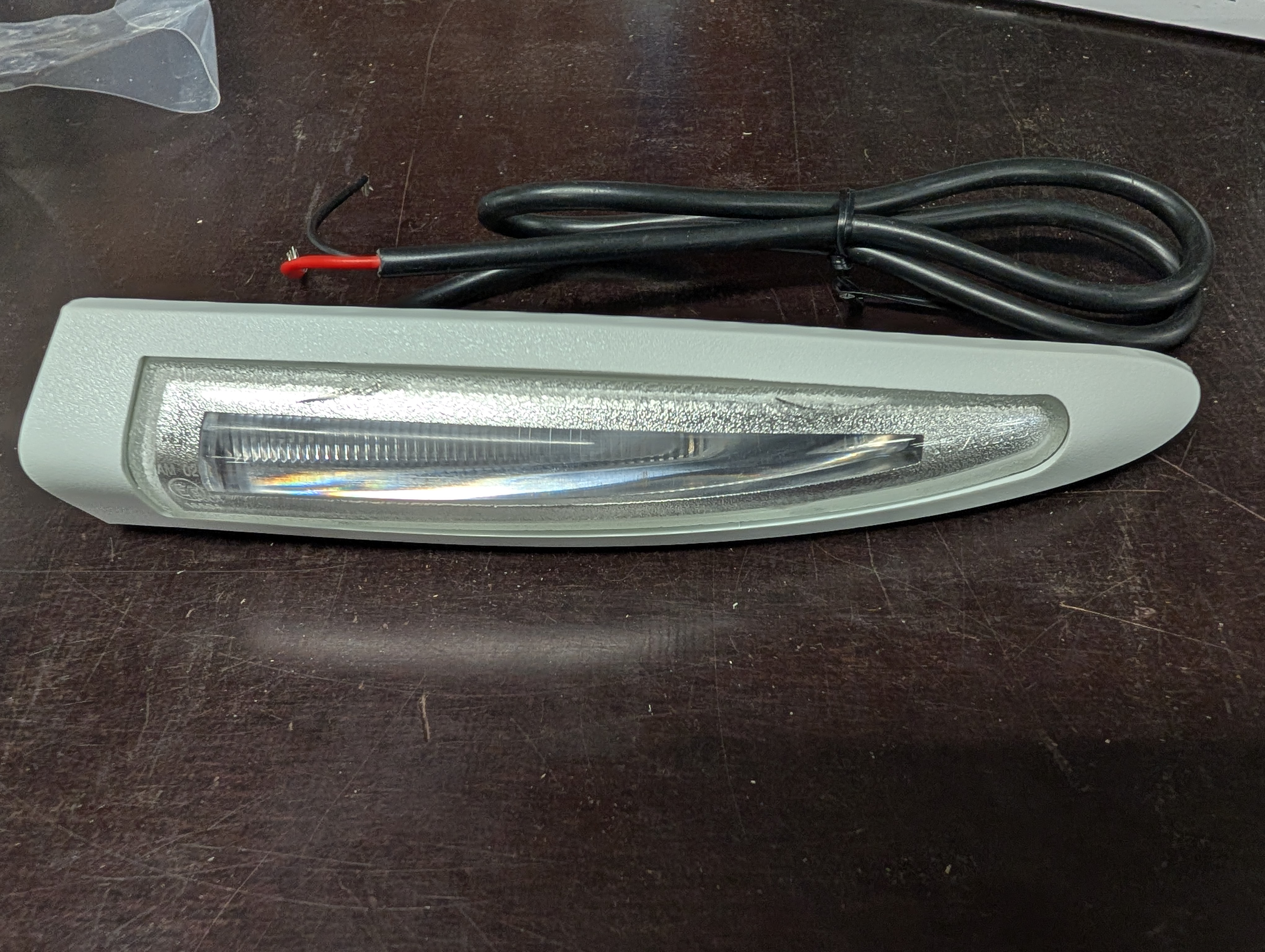 Front lighting Width marking Left Kabe - Minor cracks