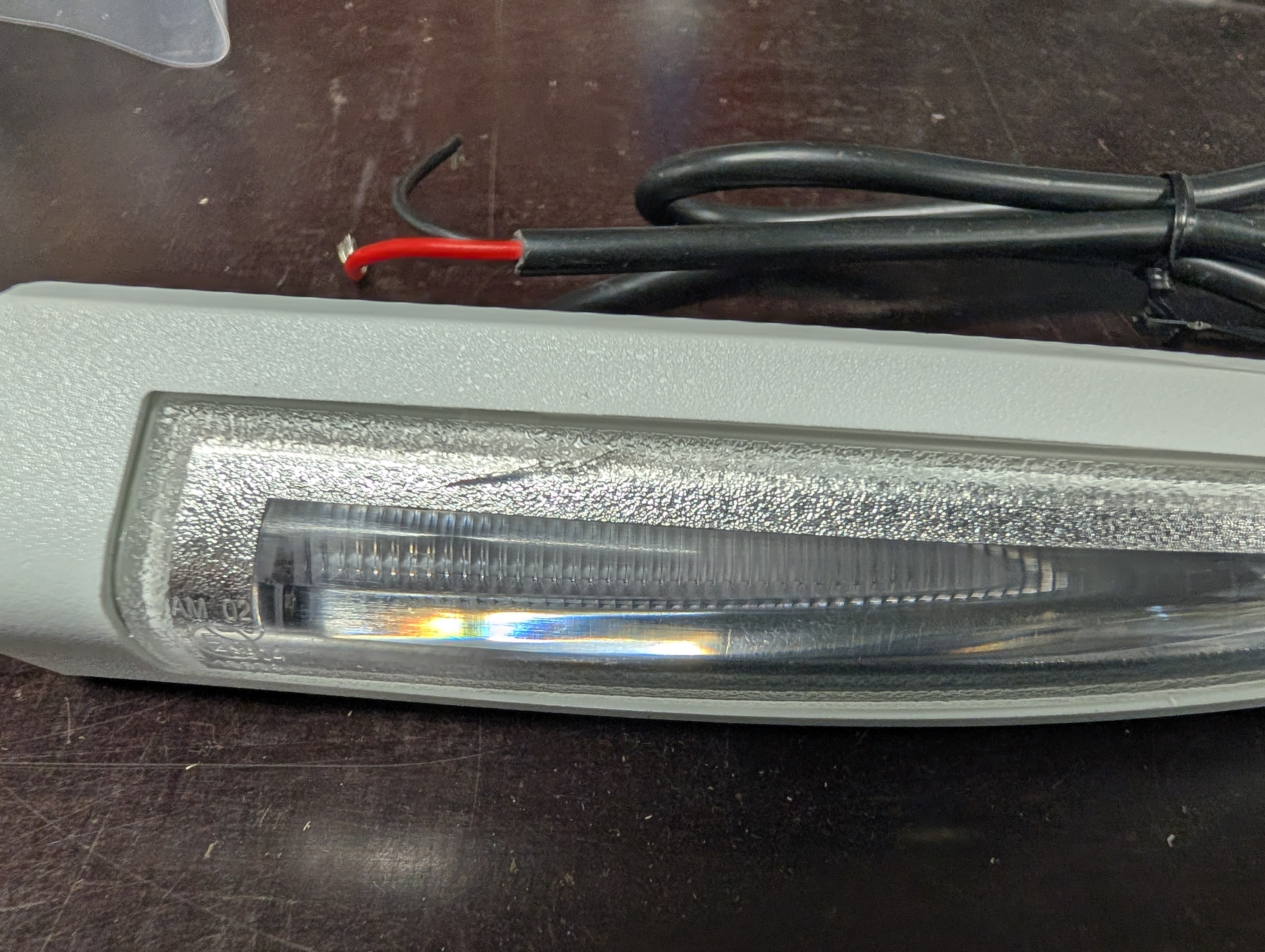 Front lighting Width marking Left Kabe - Minor cracks - 2