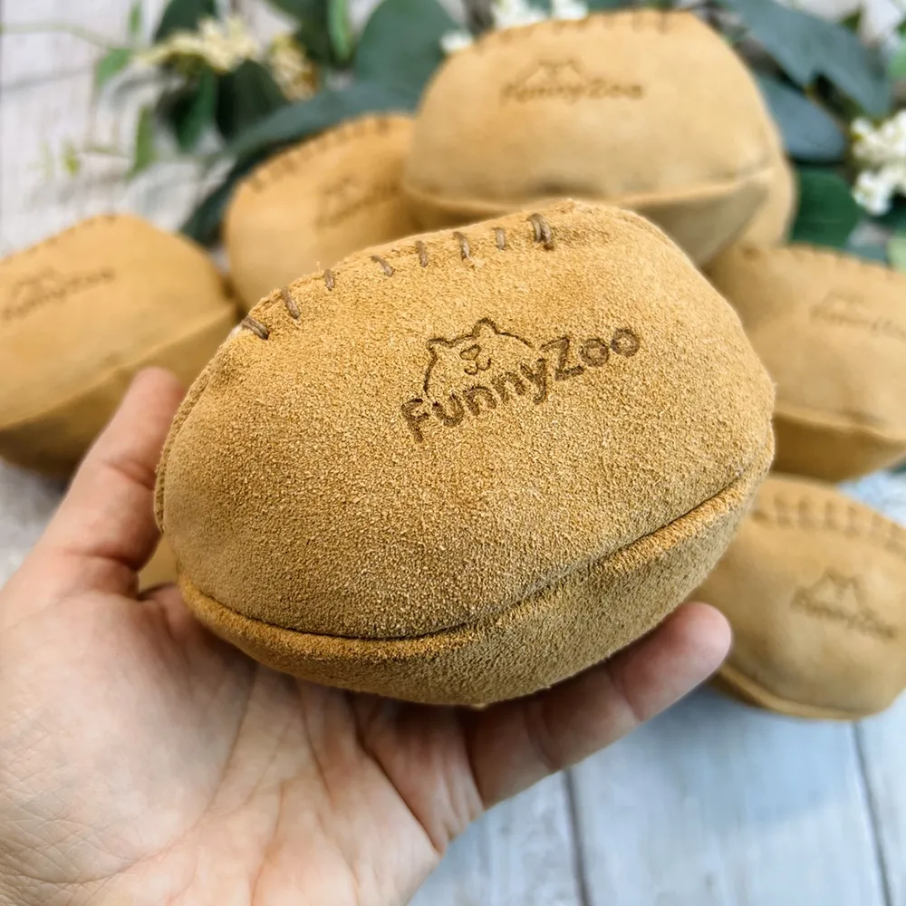 Hundleksak boll av äkta läder amerikansk fotboll