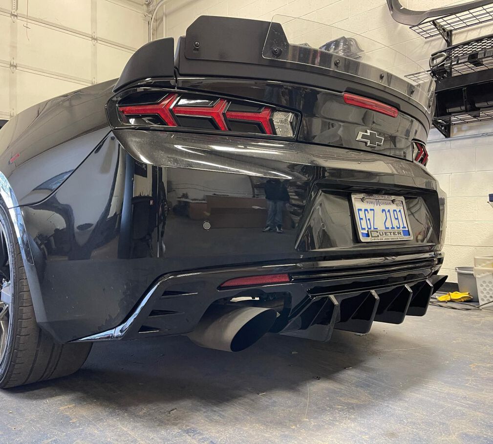 Rear Diffuser med Fenor – Enkel / Quad Avgassystem – Blank Svart - 5