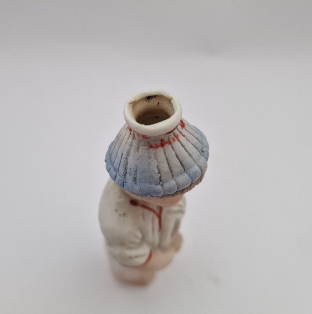 Squirter boy figurine - 3