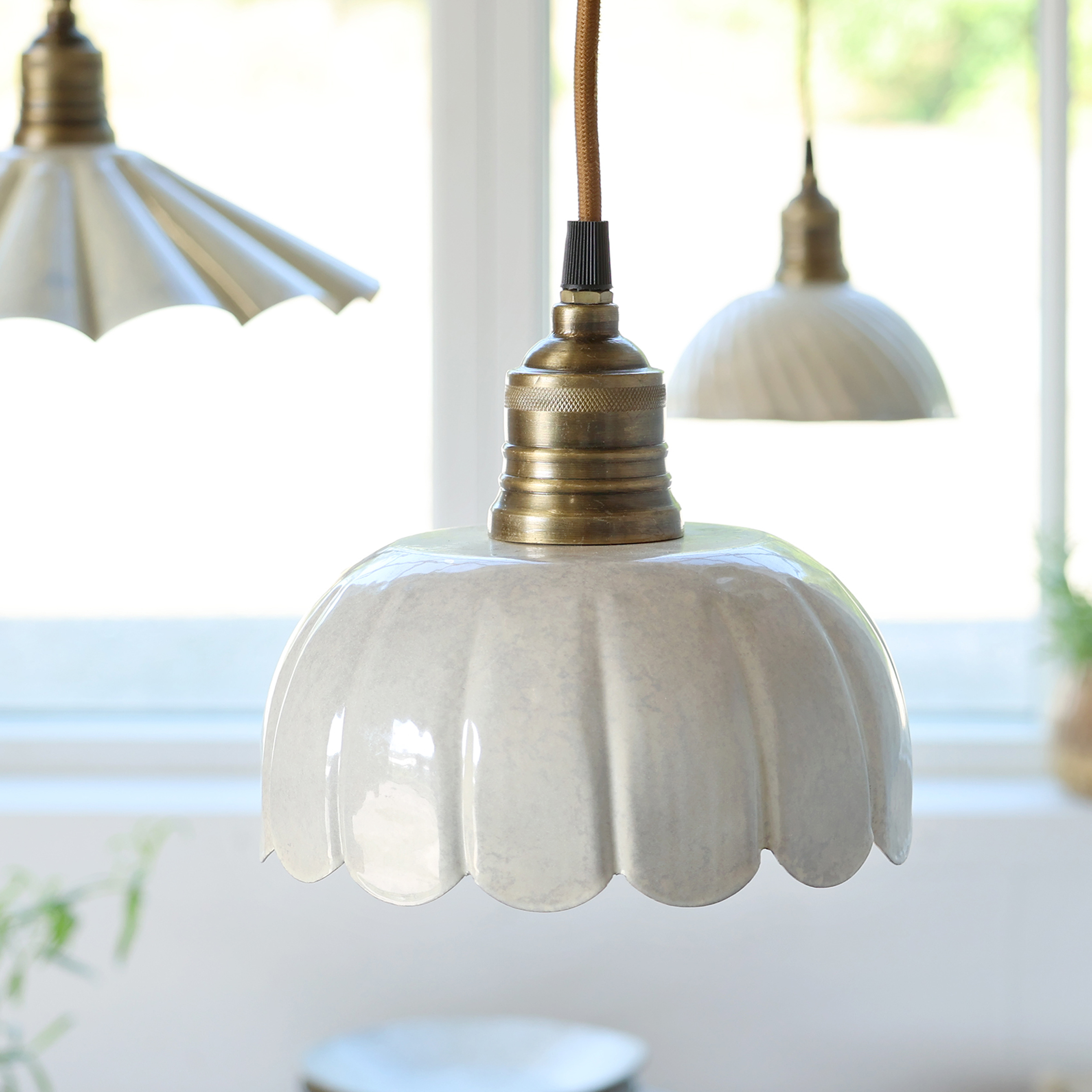 Lunel emaljlampa - H16/Ø18 cm - Creme