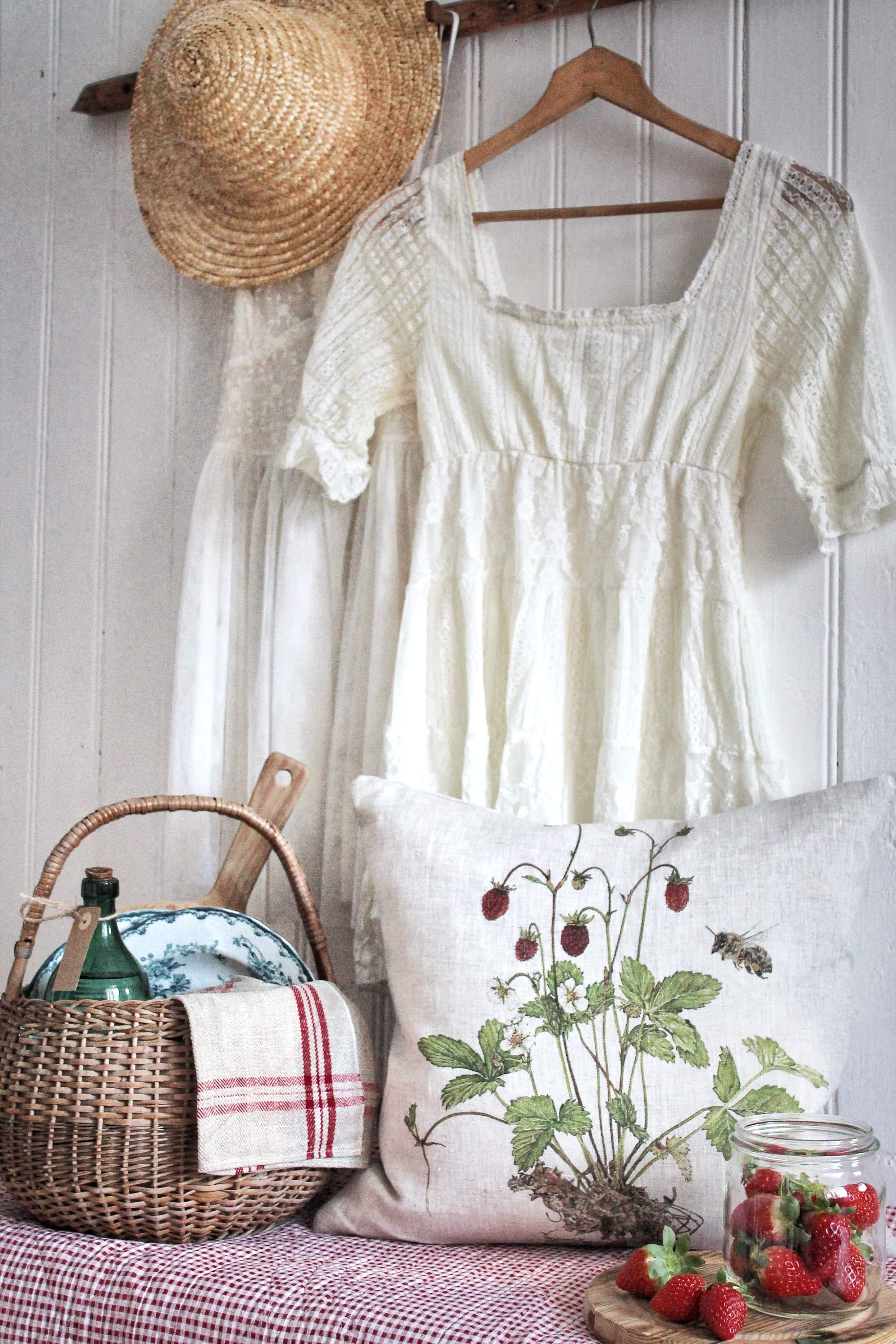"SET" 3-PIECE CUSHIONS & ART PRINT WOODLAND STRAWBERRIES 50x70 - 11