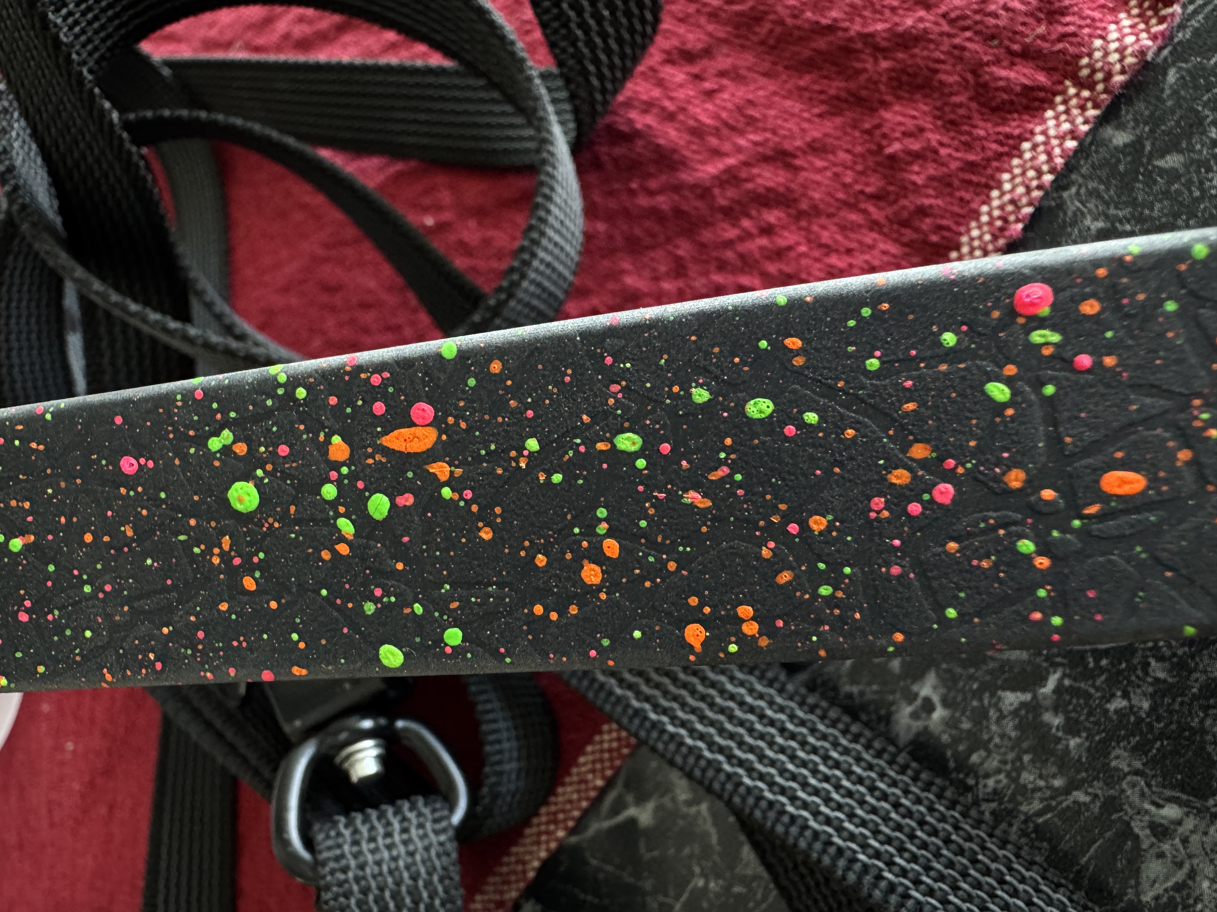 Halsband med lite färg