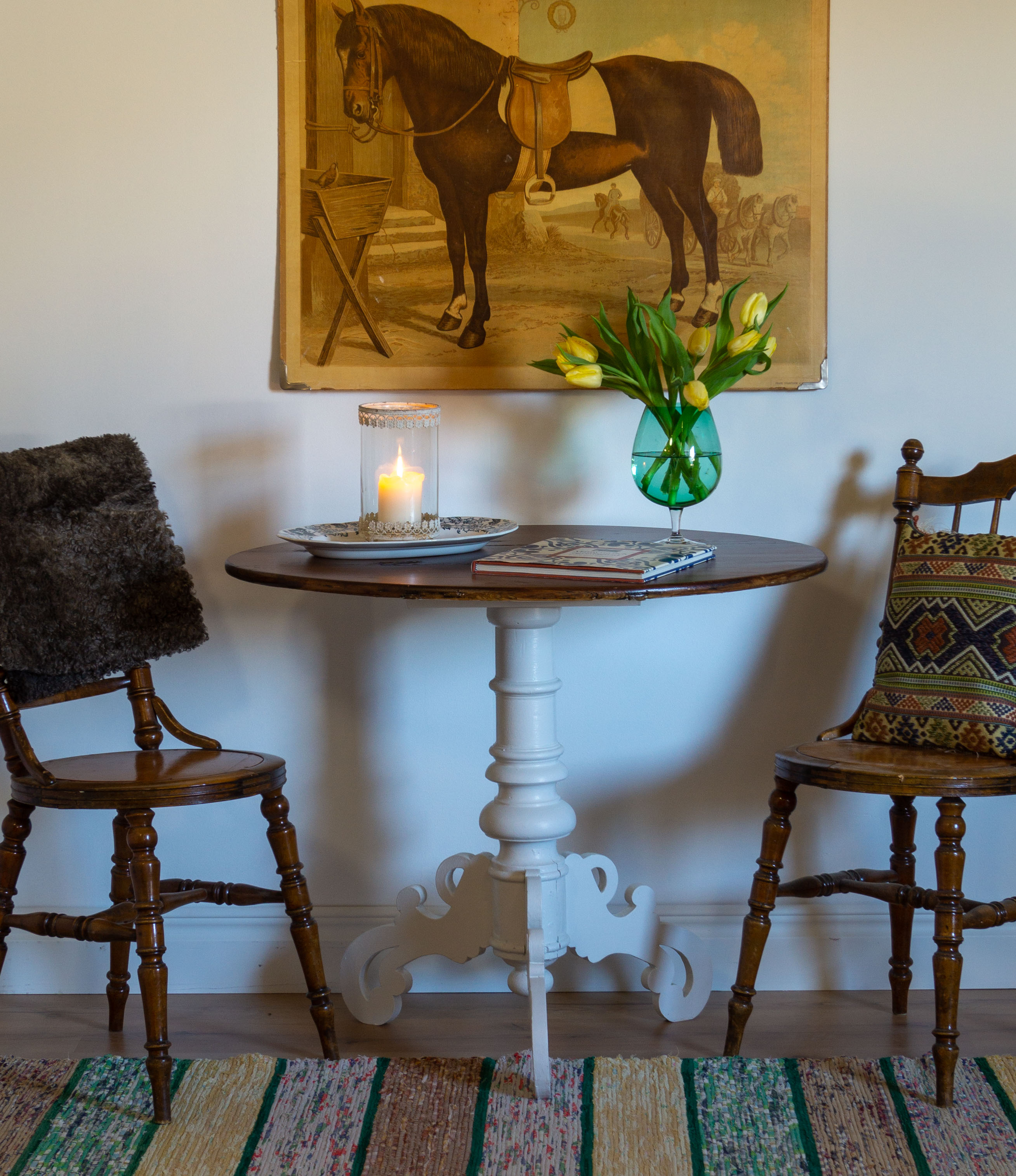 Ovalt vackert sideboard / hallbord