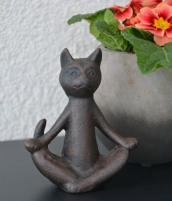Katt som utför yoga i gjutjärn 12 cm
