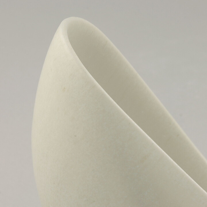 スティグ・リンドベリ  Vitrinシリーズ  左右非対称の白いボウル  Bowl  (14cm)  1956年 (2)