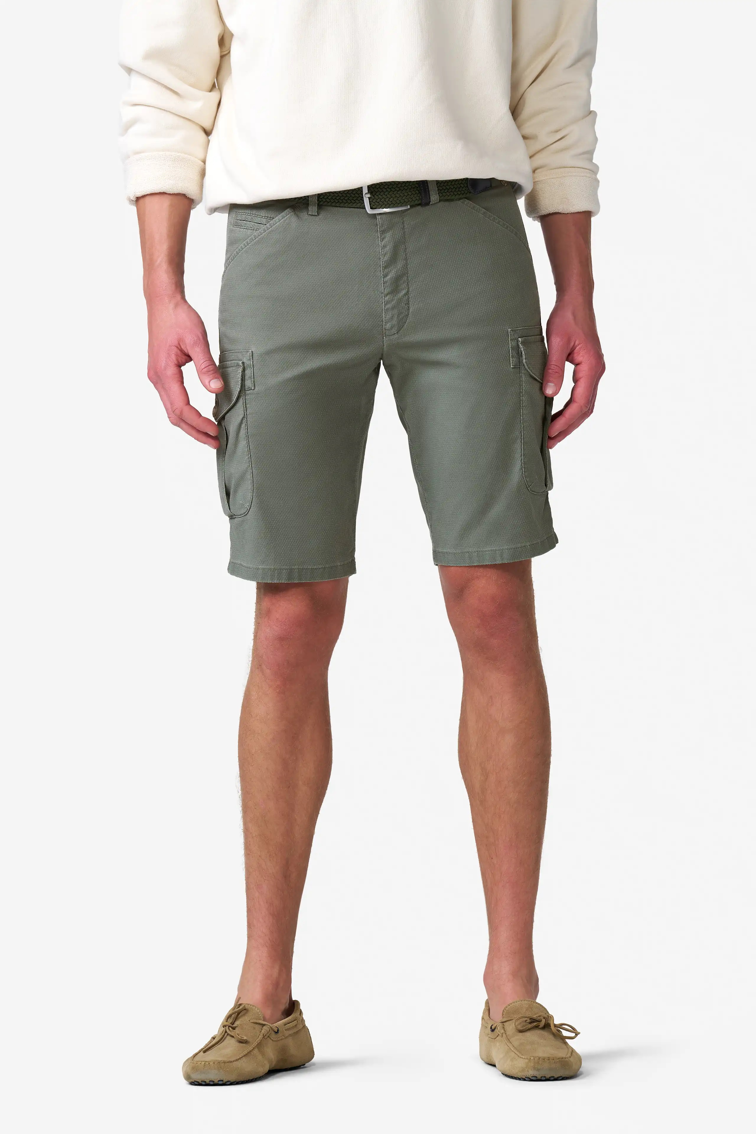 Gröna (olive) shorts i casualmodell (Cargo) och Super-Stretch (Meyer / B-Orlando) (finns i strl 60)