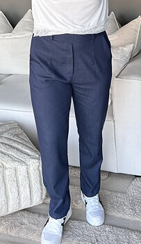 Marta Stretchbyxa Kendra Mörk Denim