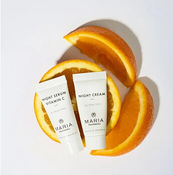 Köpgåva MARIA ÅKERBERG. Handla valfria produkter från märket för 600kr så får du både Night serum Vitamin C och Night cream på köpet,  värde 118:-