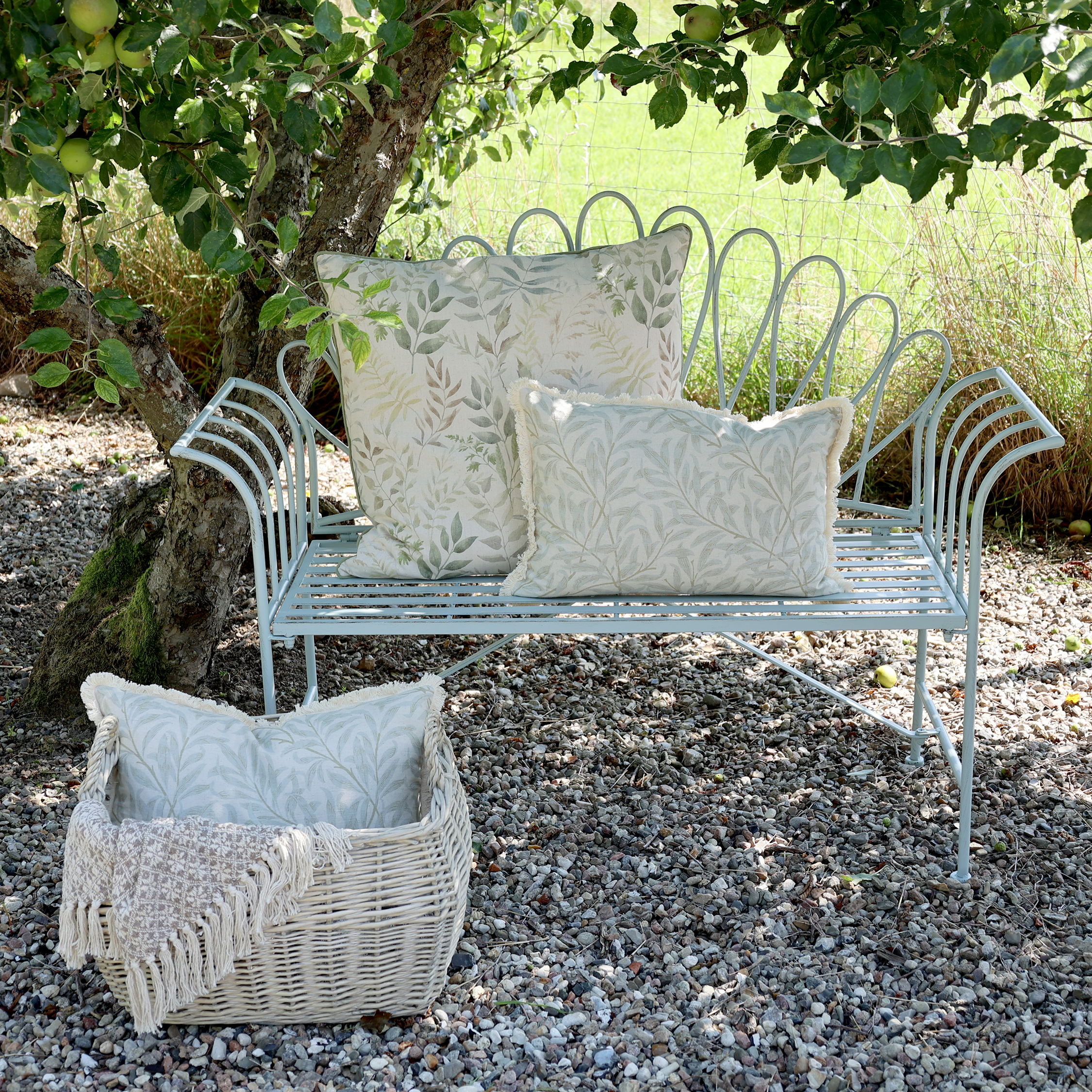 Bench with curved back - H98/L124/B46 cm - Sky blue