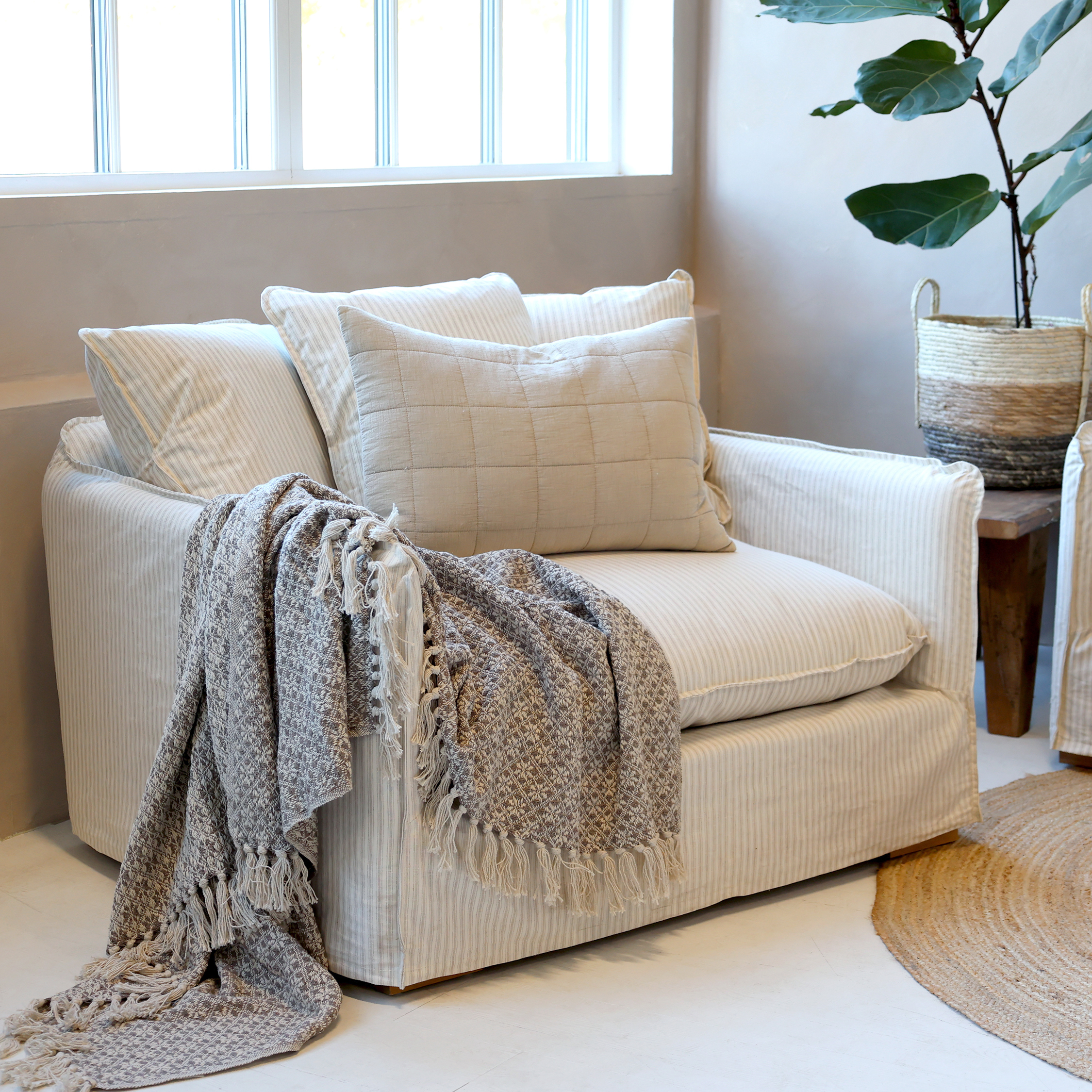 Malo Chair with 3 cushions - Linen - H75/L110/B95 cm - Cream