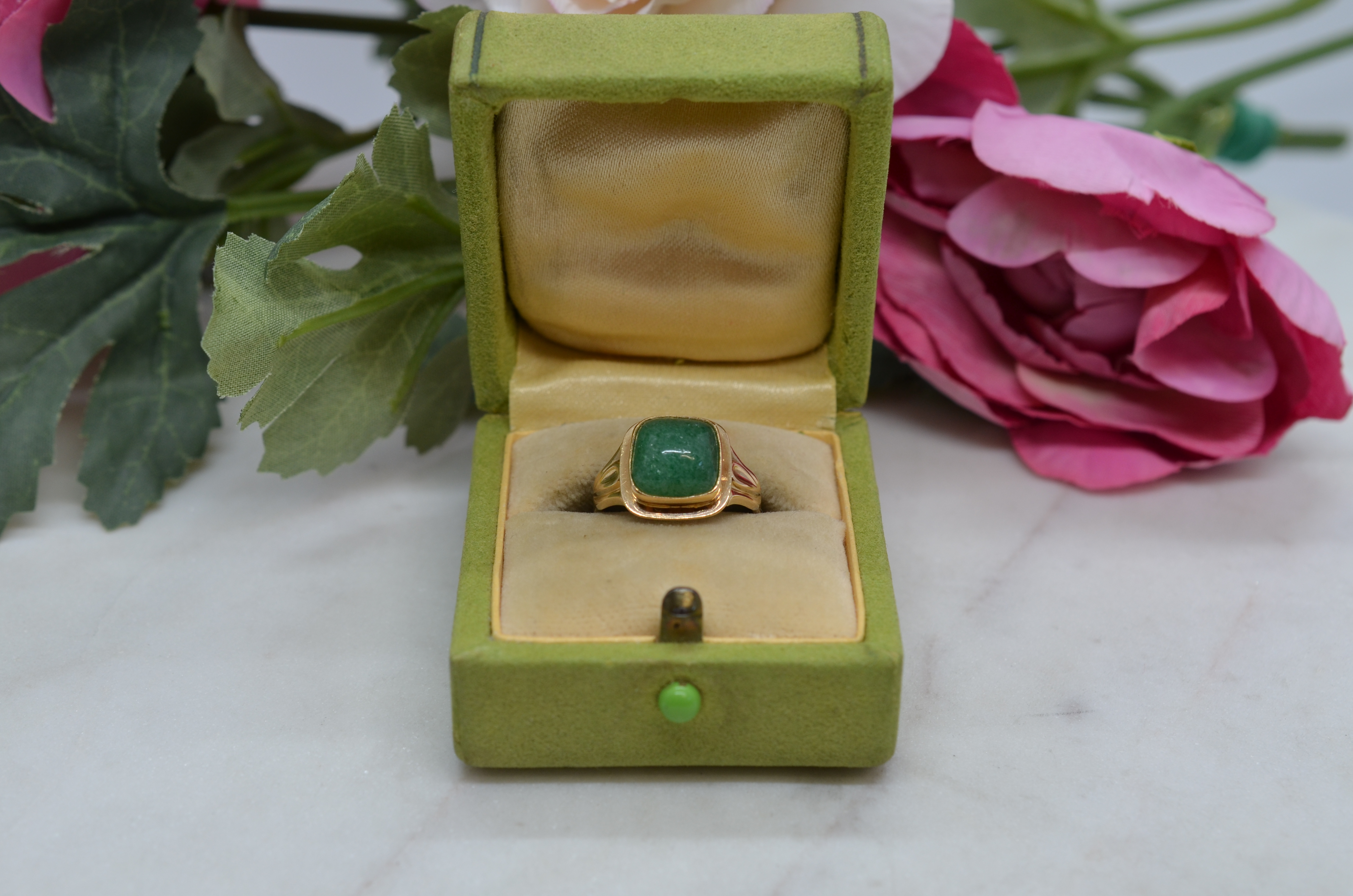 Vintage ring 18K with Aventurine