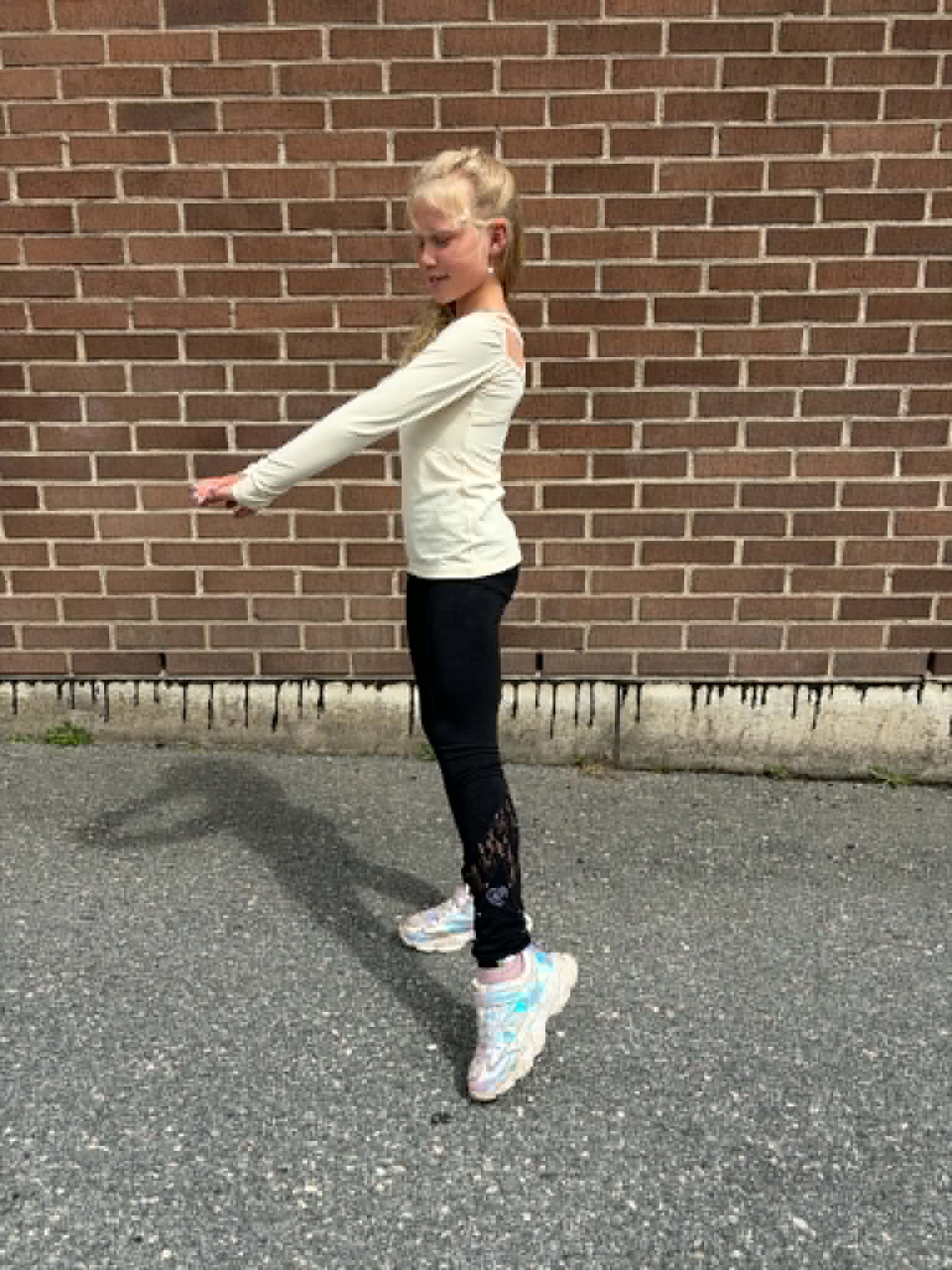 Svarta byxor från Bolero med infällda spetspartier - 3