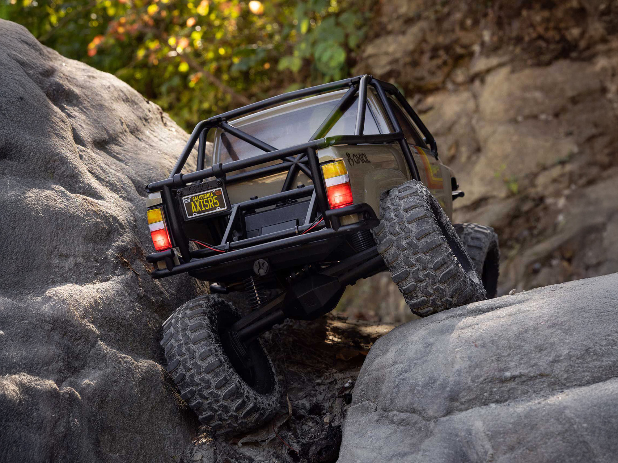 Axial AXI-2062T1 1/10 SCX10 III 1987 Toyota SR5 4X4 RTR Brushed Rock Crawler, Tan - 24