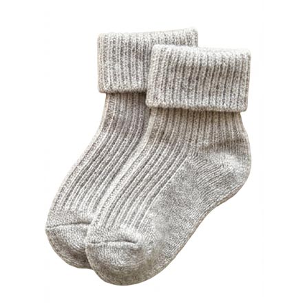 Mjuka sköna ullstrumpor till baby i merinoull från Lille Barn - Vitlök