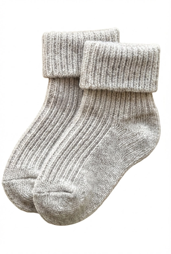 Mjuka sköna ullstrumpor till baby i merinoull från Lille Barn - Vitlök