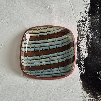 vintage FAT med grafiskt mönster i grönt och brunt, br 13,8 cm