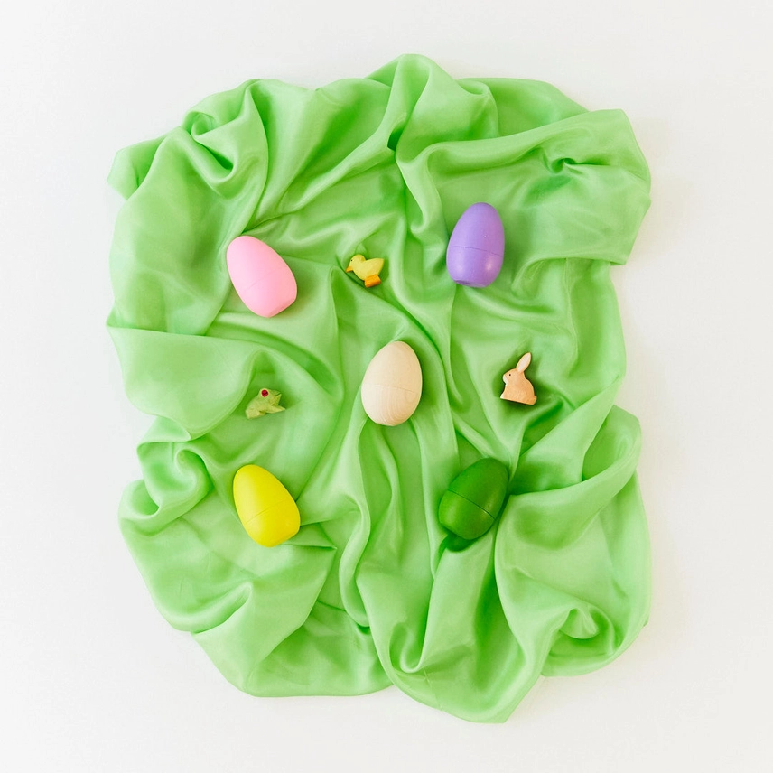  Playsilk enfärgad - gräsgrönt stort lektyg i siden från Sarah's Silks