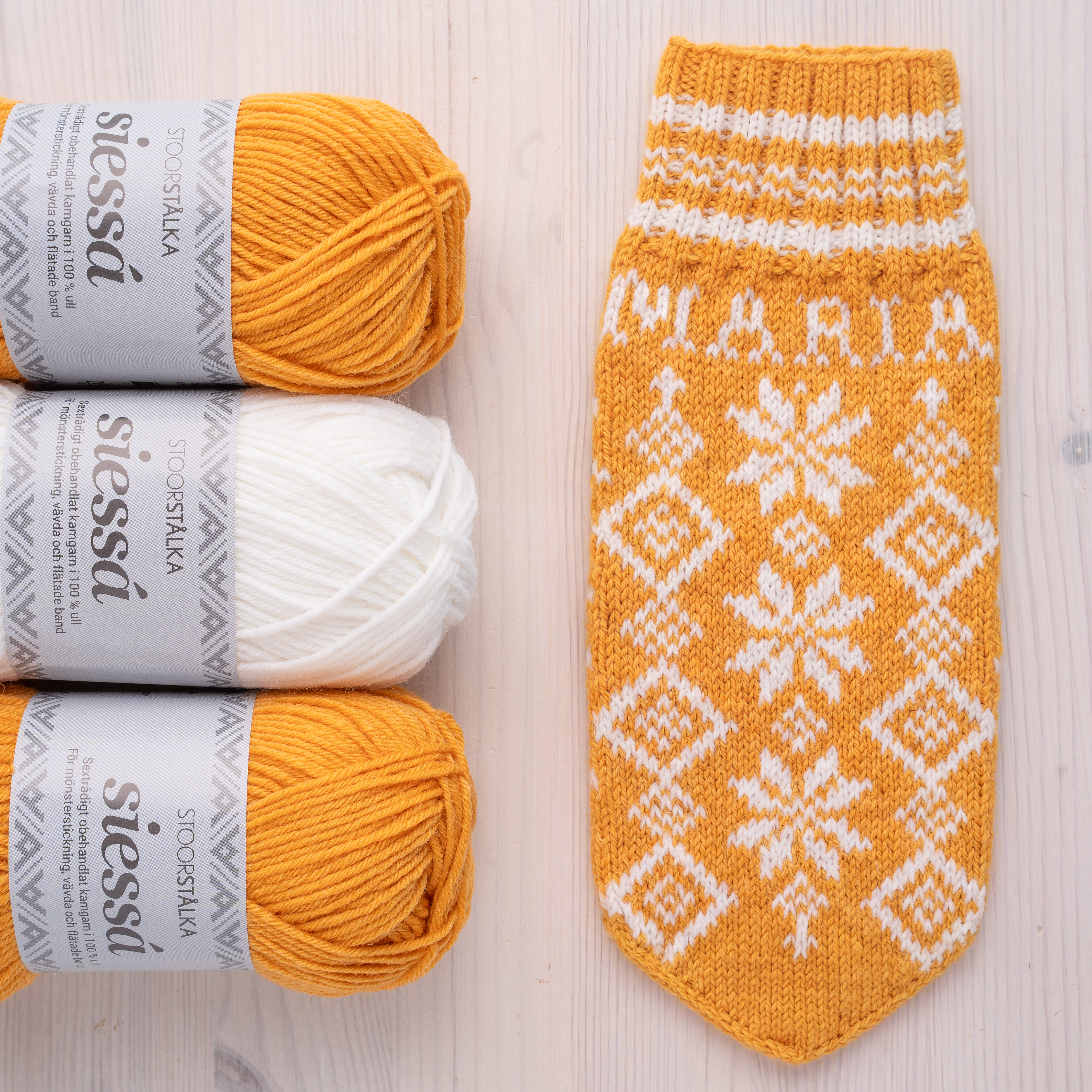 Knitting bundle mitten Snowflake from Juni Warm Yellow–White