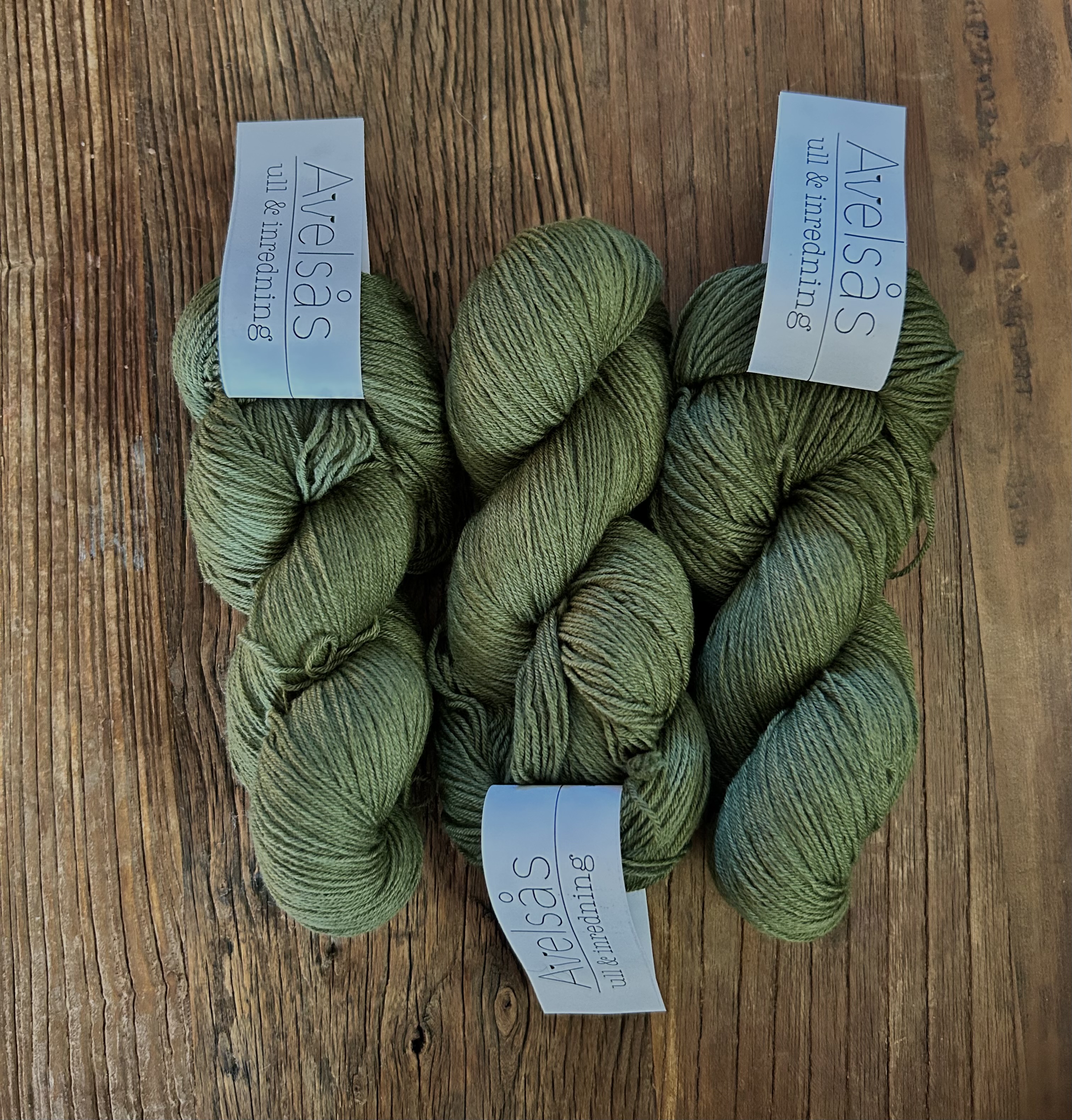 Merino yarn medium mist green 400m