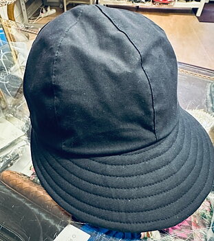 Sommarkeps UV80 marin,  med justering baktill. säljs på Hospitalsgatan 16