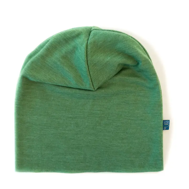 Beanie i ekologisk ullsilke från Glückskind  - skogsgrön
