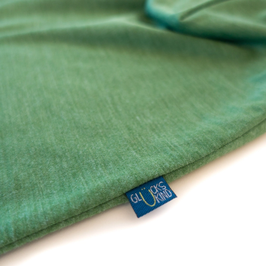 Beanie i ekologisk ullsilke från Glückskind  - skogsgrön