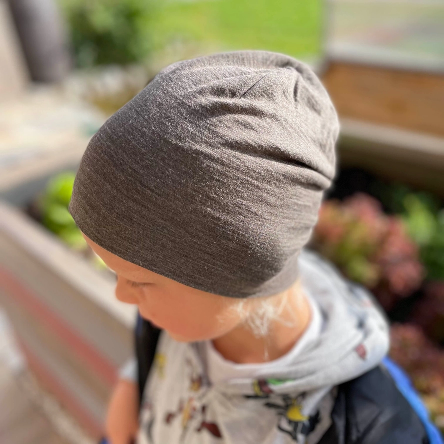 Beanie i ekologisk ullsilke från Glückskind  - muskotbrun