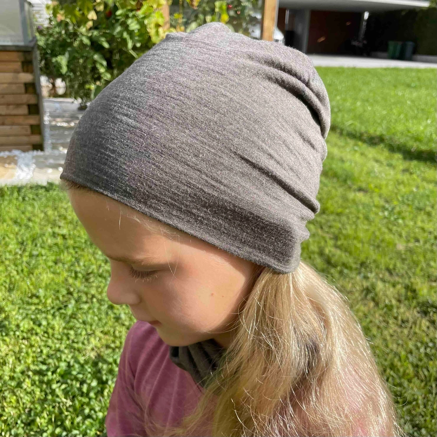 Beanie i ekologisk ullsilke från Glückskind  - muskotbrun - 4