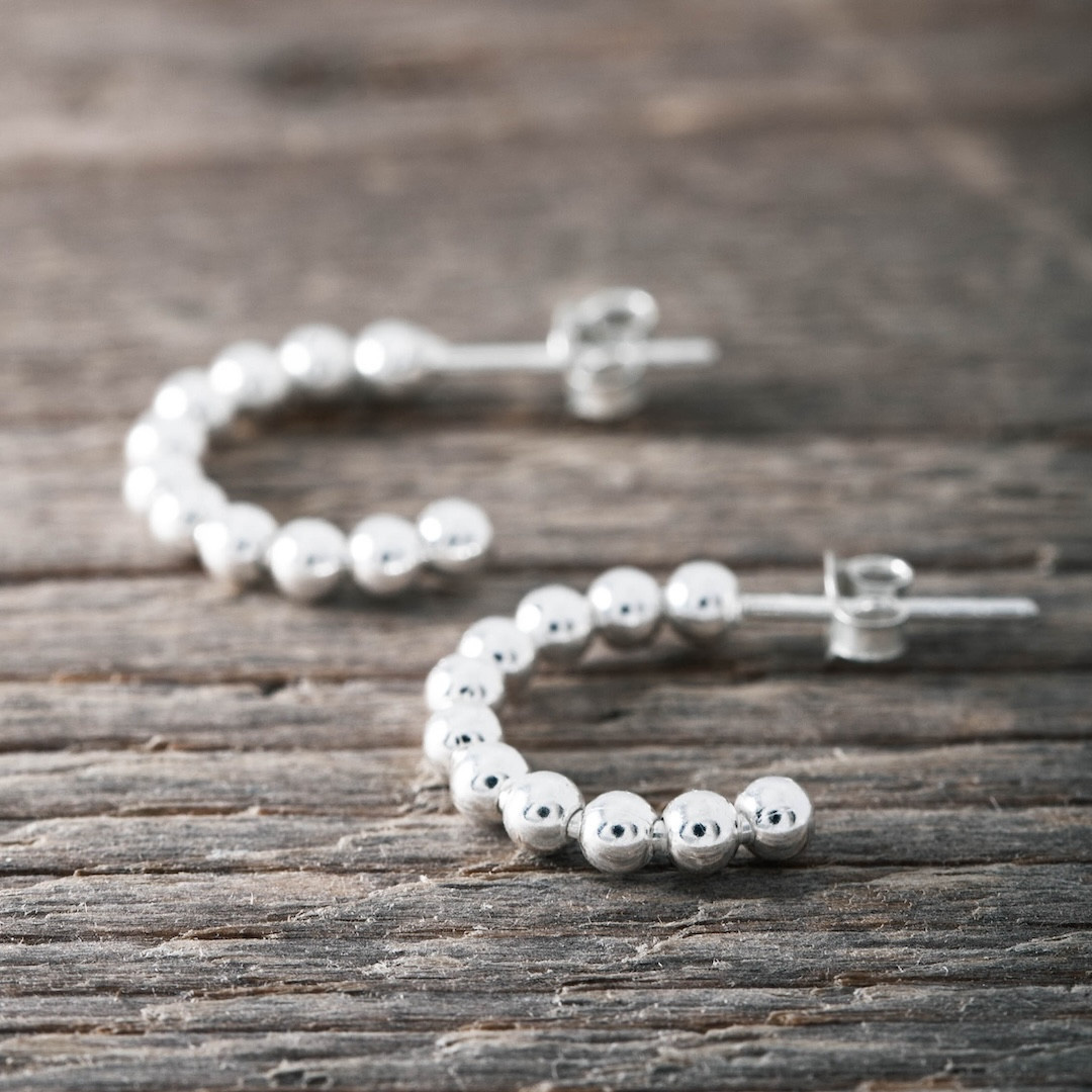 by Faith - Silverörhängen creoler med 3 mm kulor 